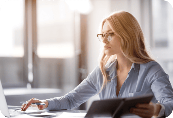 nav-item-thumb-woman-at-desk-500px-png